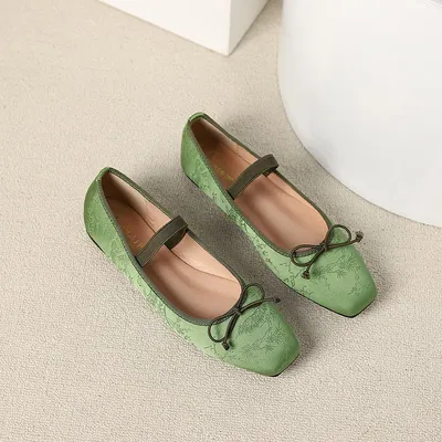  Jacquard Scoop Shoes