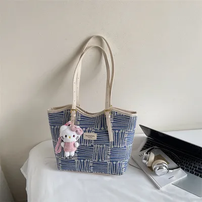 Sleek & Stylish Shoulder Bag