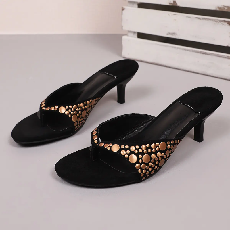 WOMEN'S EUROPEAN AND AMERICAN STYLE STUDDED HIGH HEELS