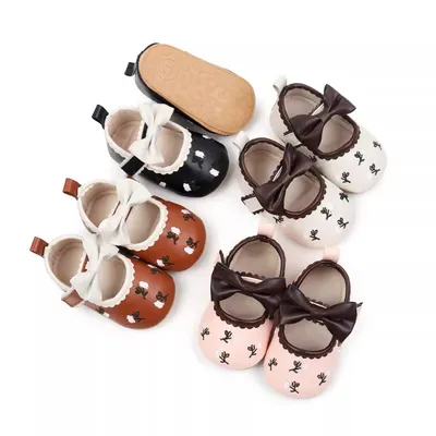 Princess Bloom Soft Leather Mary Janes – Non-Slip Crib Shoes