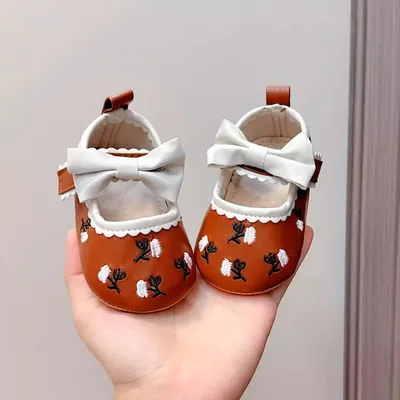 Princess Bloom Soft Leather Mary Janes – Non-Slip Crib Shoes