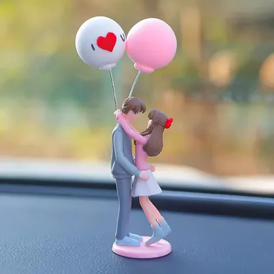 Cute Couple Hugging Figurine with Love Balloons – Romantic Desk & Car Dashboard Decor