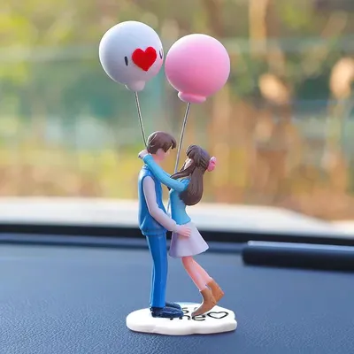 Cute Couple Hugging Figurine with Love Balloons – Romantic Desk & Car Dashboard Decor