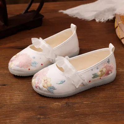 Elegant Floral Embroidered Girls’ Flats Shoes🌸👟