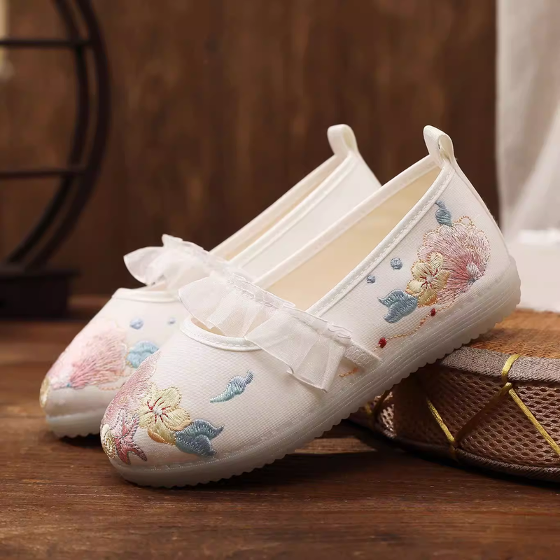 Elegant Floral Embroidered Girls’ Flats Shoes🌸👟