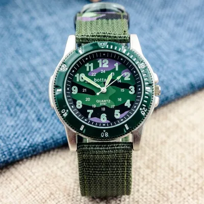 Military Style Green Quartz Wrist Watch