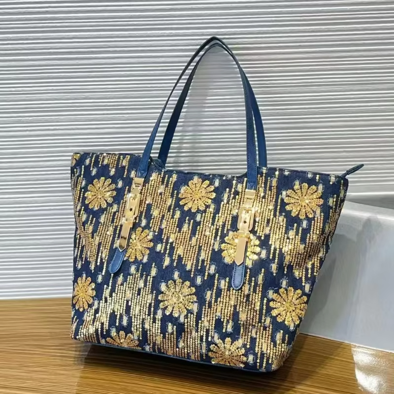  Fashionable Sequined Handbag with a Large