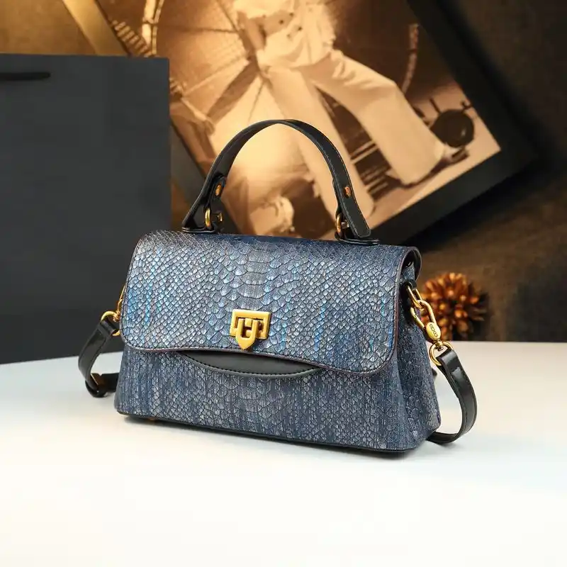  New Saddle Bag Handbag Exudes a Sense