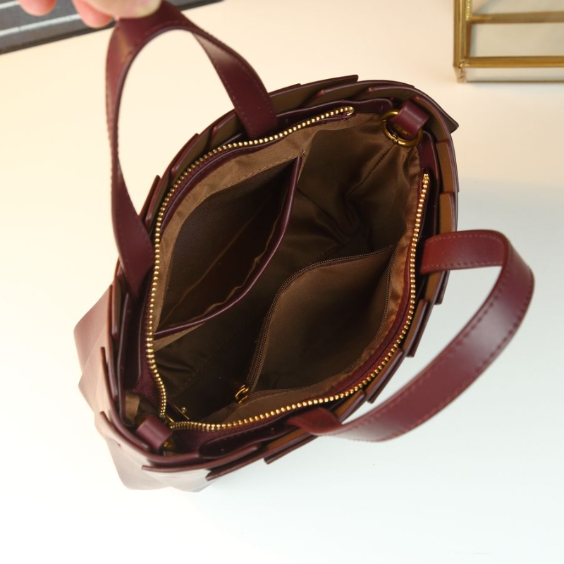 Fashionable and Versatile Women's Handbag