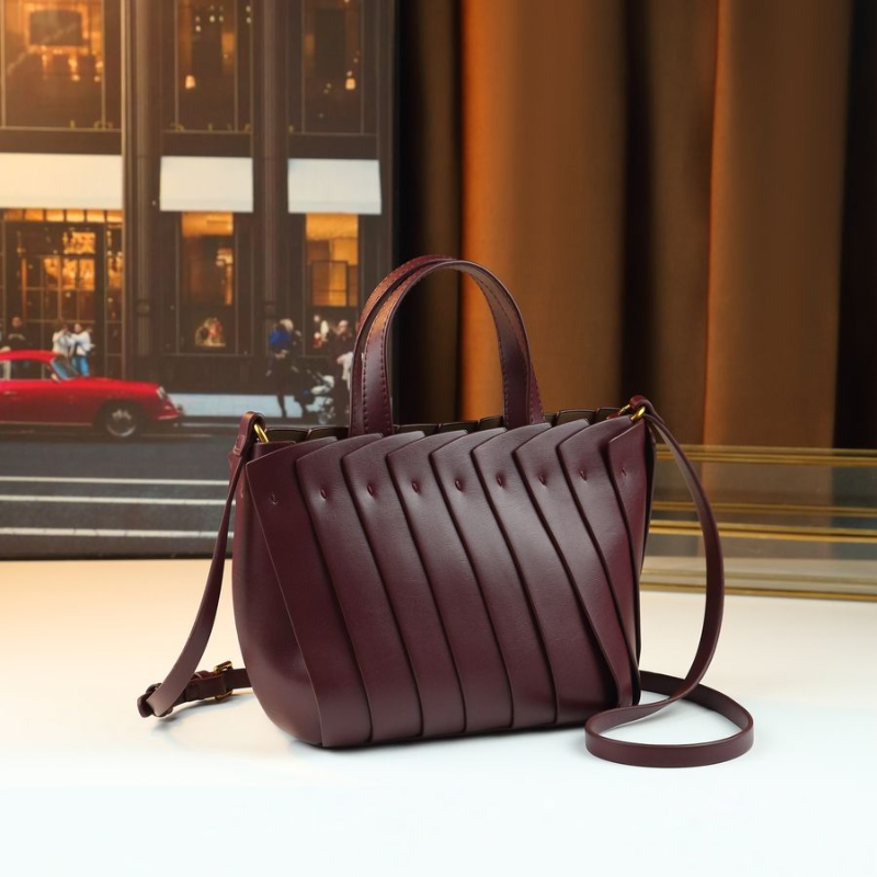 Fashionable and Versatile Women's Handbag