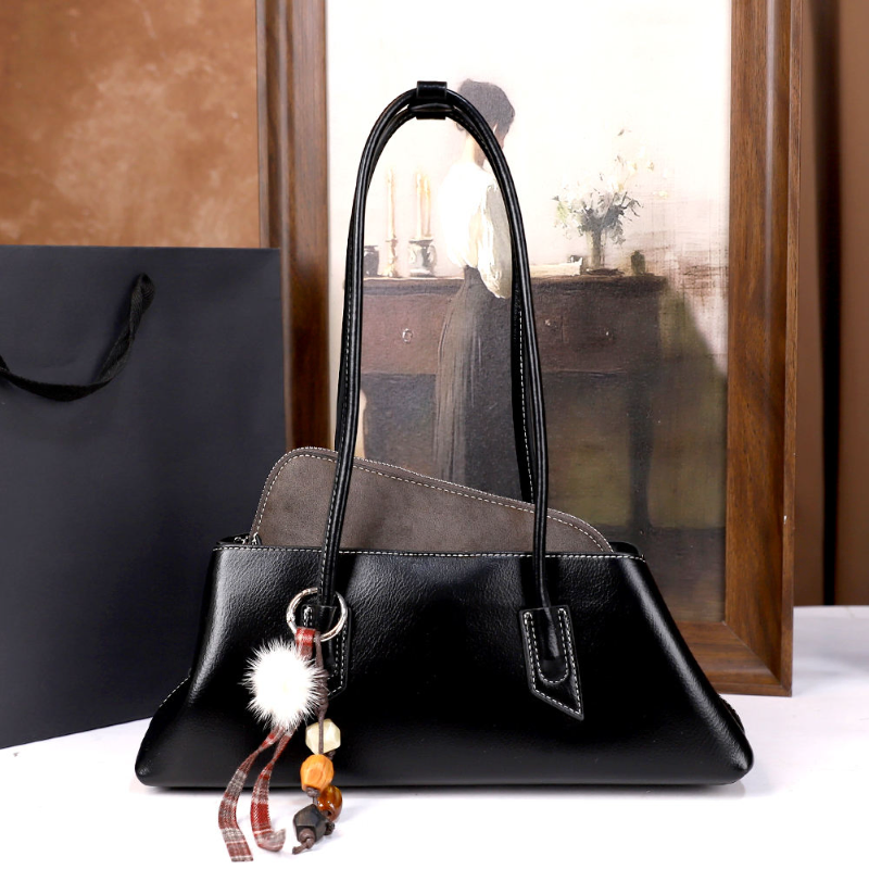 Fashionable and Versatile Shoulder Bag