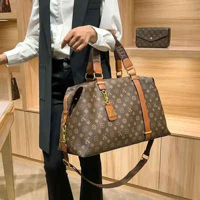 Durable Zipper Closure for Work Travel