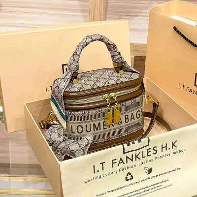 Fashionable Spring Summer Crossbody Bag 