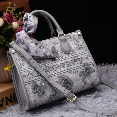  Lightweight Durable Pure Zipper Handbag 