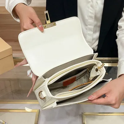  Shoulder Zipper Closure Handbag