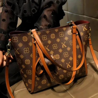 Design with Zipper Closure for Travel Bag