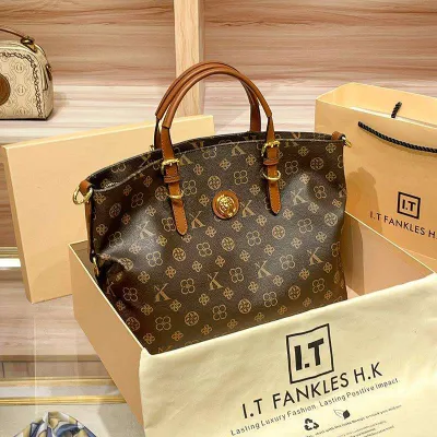 Casual Zipper Closure Shoulder Handbag