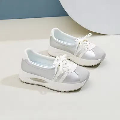 Lady's Sporty Sneakers for Summer 