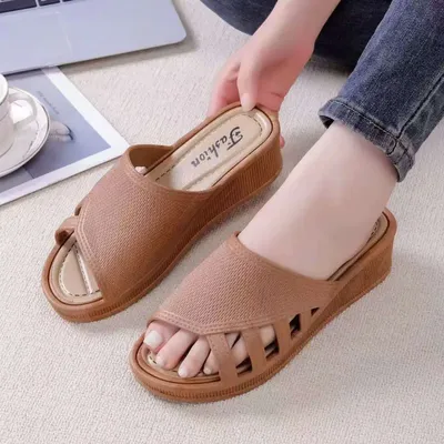 Luxe Outfit Wedge Slippers