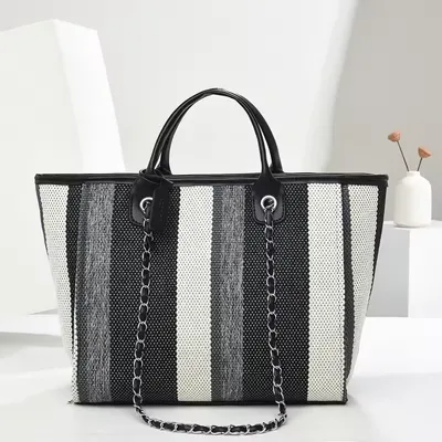 Chain Shoulder Strap Design Tote Bag
