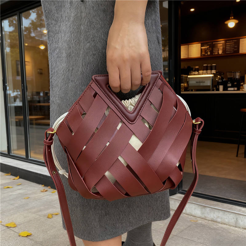 Luxury Woven Womens Shoulder Bag 