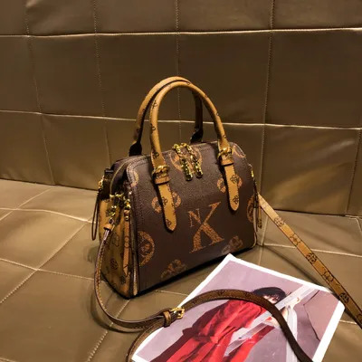 Stylish Ladies Shoulder Bag