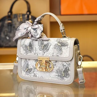 Fashionable Shoulder Handbag