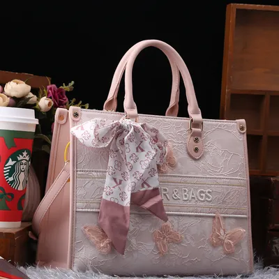 Royal Charm Shoulder Bag