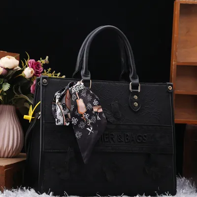 Royal Charm Shoulder Bag