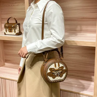 Graceful Pearl Shoulder Bag