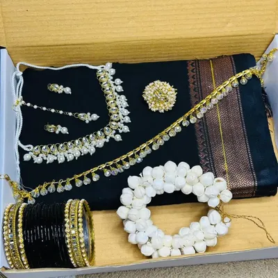 Elegant Black Saree Combo Set with Pearl Jewelry & Bangles–Complete Occasion Ready Pack