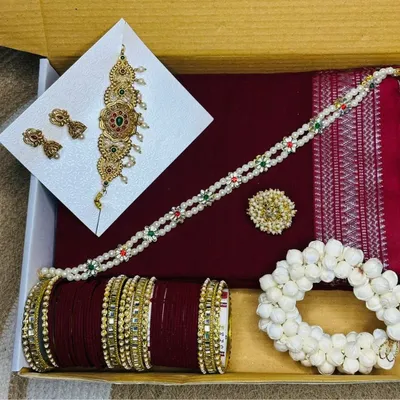 Elegant Maroon Saree Combo Set with Pearl Jewelry, Bangles & White Flower Gajra – Wedding & Festive Ready Look