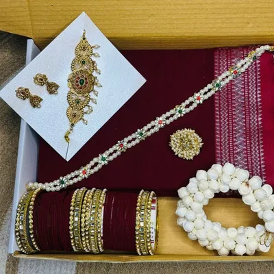 Elegant Maroon Saree Combo Set with Pearl Jewelry, Bangles & White Flower Gajra – Wedding & Festive Ready Look