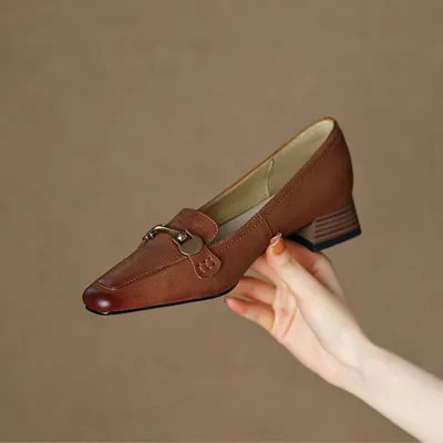 RETRO STYLE SQUARED TOE, MID-HEEL