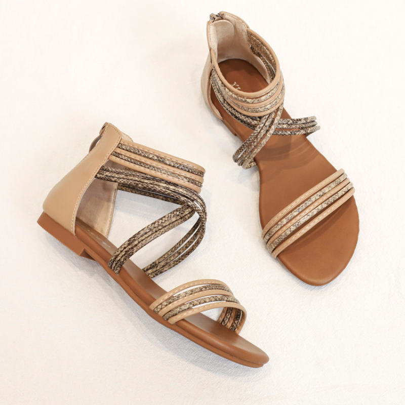 VERSATILE ROMAN SANDALS WITH STRAPS