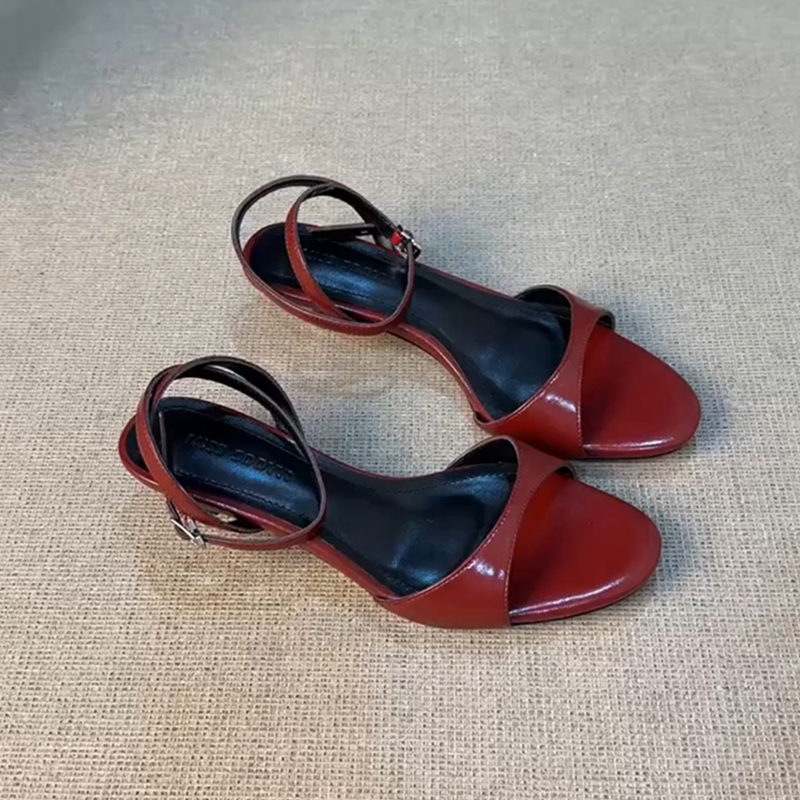  FRENCH KITTEN HEEL ROUND TOE