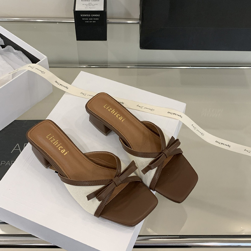 SOFT SILHOUETTE KITTEN HEELS