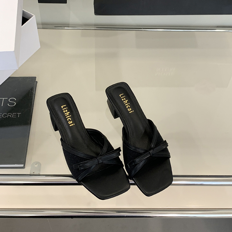 SOFT SILHOUETTE KITTEN HEELS