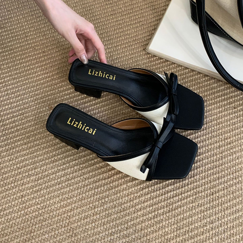 SOFT SILHOUETTE KITTEN HEELS