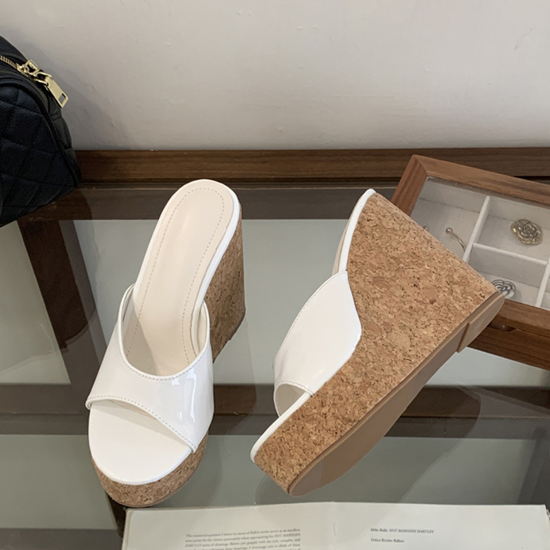 WEEKEND BREEZE WEDGES