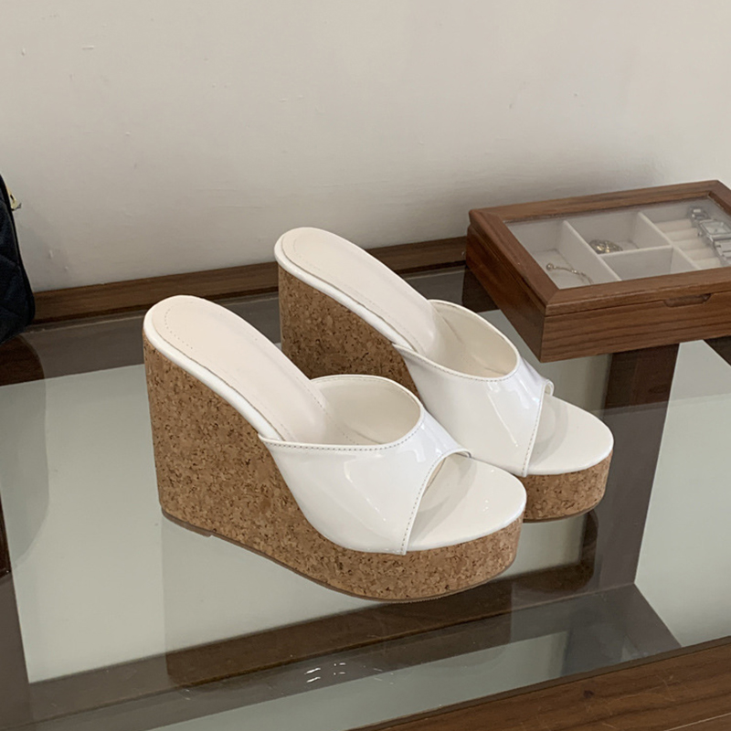 WEEKEND BREEZE WEDGES