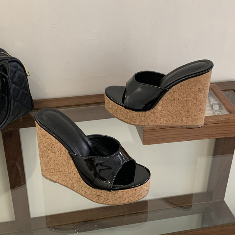 WEEKEND BREEZE WEDGES