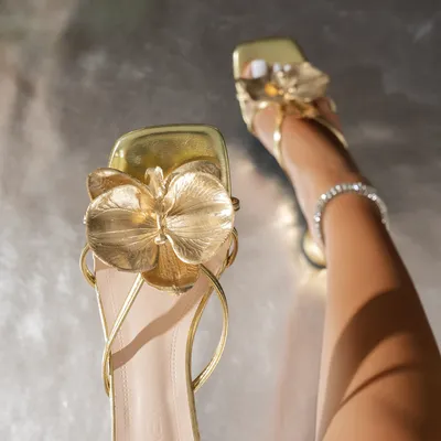 RUNWAY GLOW BLOCKHEELS