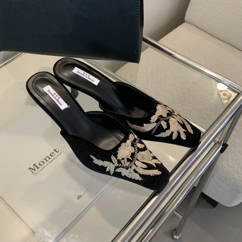 EMBROIDERED DESIGNER MULE