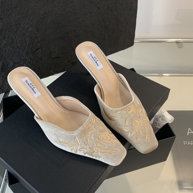 EMBROIDERED DESIGNER MULE