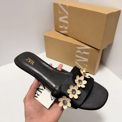NOIR DAISY SLIDES