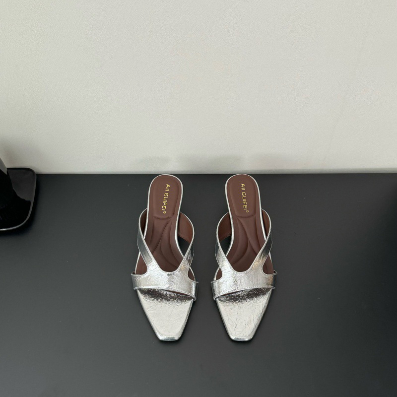 SCULPTED MINIMAL KITTENHEELS