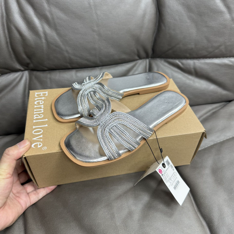 ORIA STATEMENT FLATS