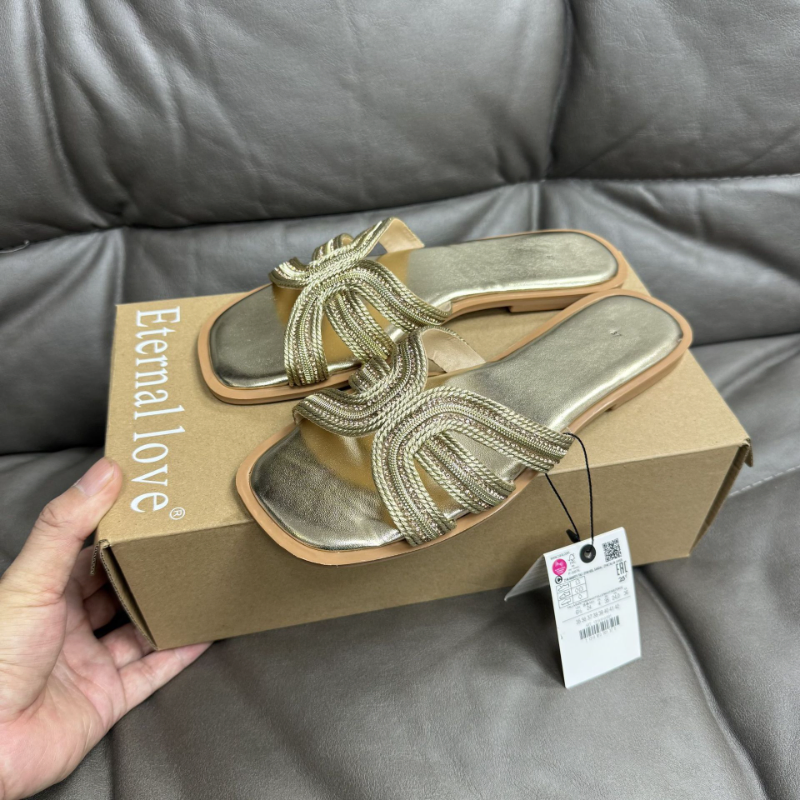 ORIA STATEMENT FLATS