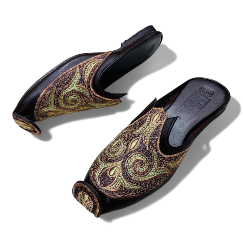 Handcrafted genuine leather nagra